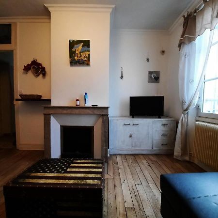 Joli Appartement Meuble 帕雷·勒·毛尼尔 外观 照片