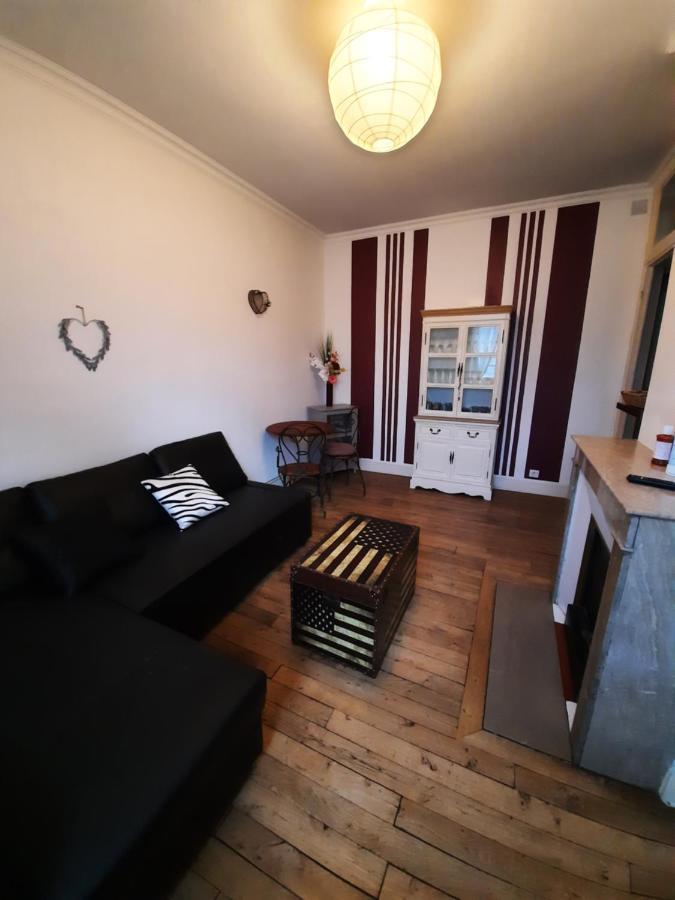 Joli Appartement Meuble 帕雷·勒·毛尼尔 外观 照片